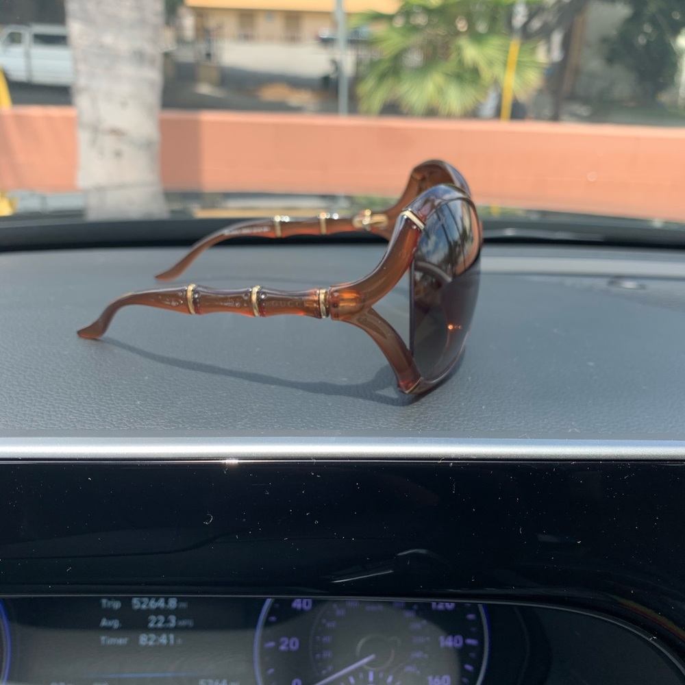 Bamboo brown Gucci glasses with the case